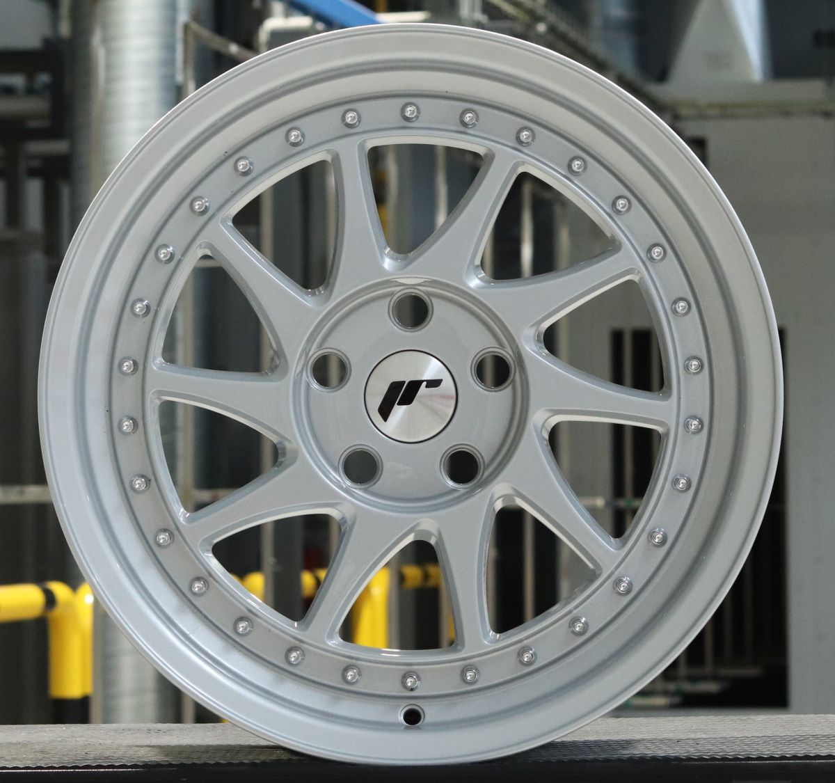 Japan Racing JR Wheels Showroom 17x8 ET  Silver