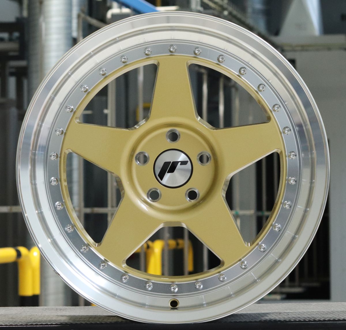 Japan Racing JR Wheels Showroom 17x8 ET  Gold