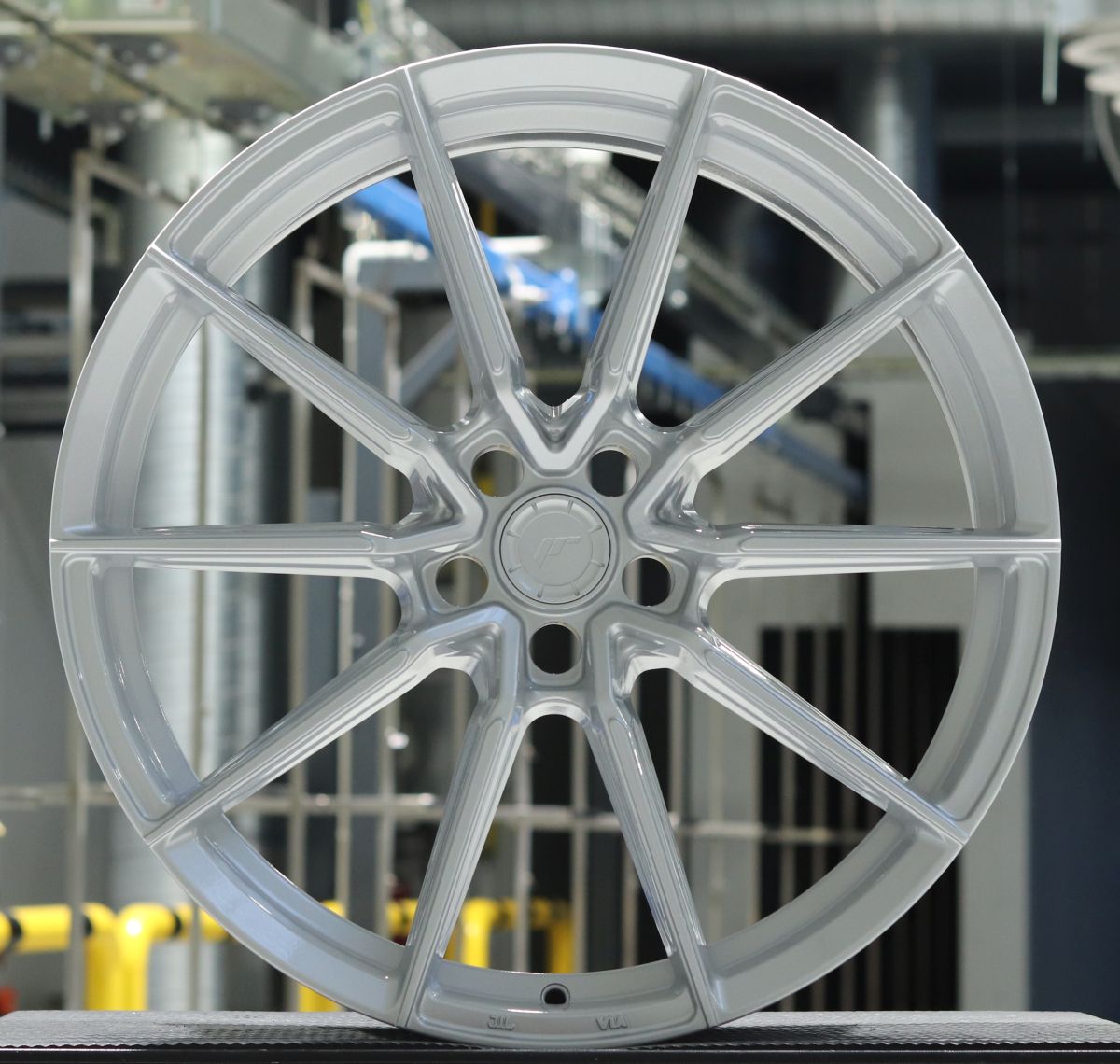 Japan Racing JR Wheels Showroom 20x9 ET  Silver