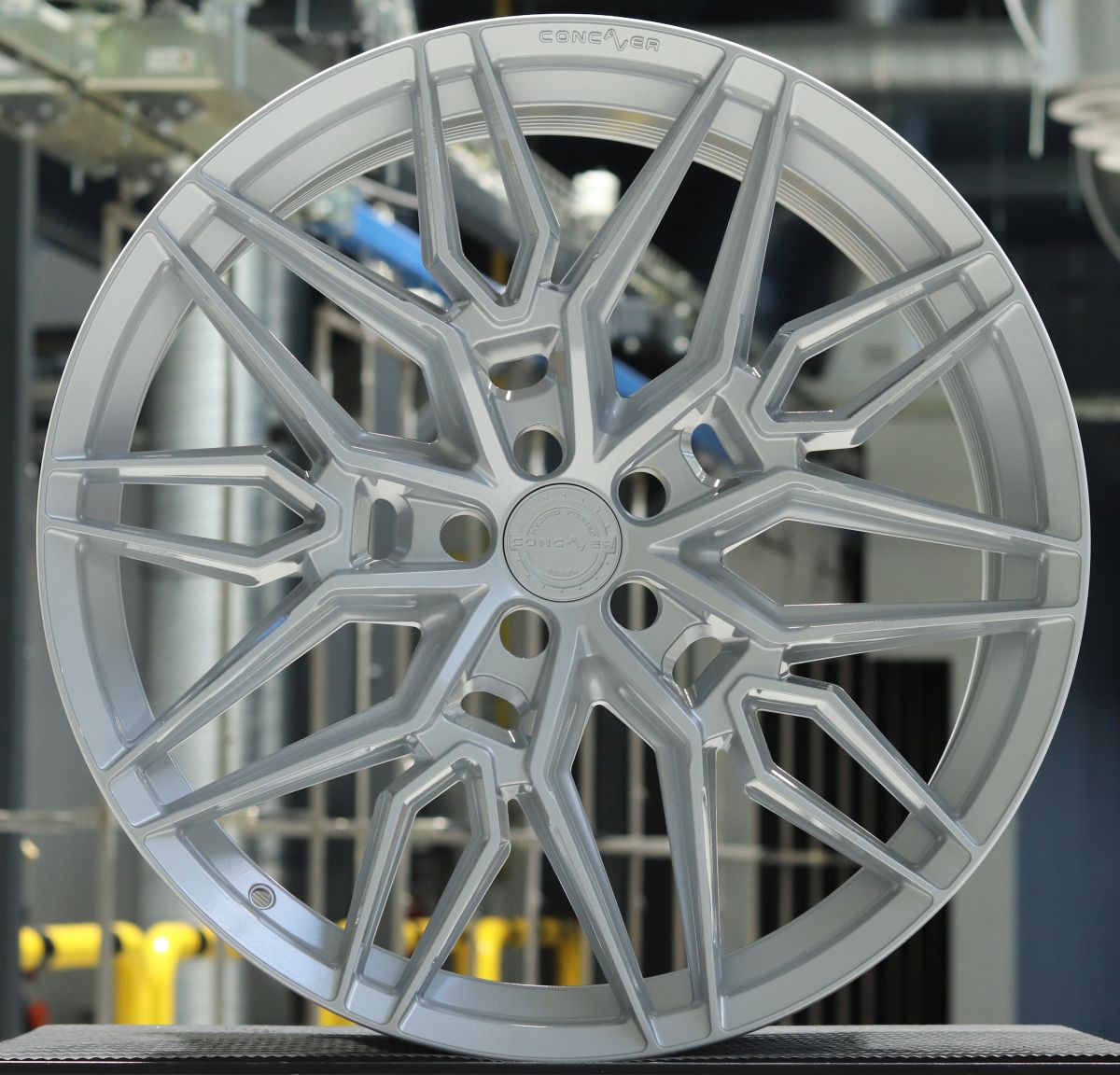 Japan Racing JR Wheels Showroom 22x11.5 ET  Silver