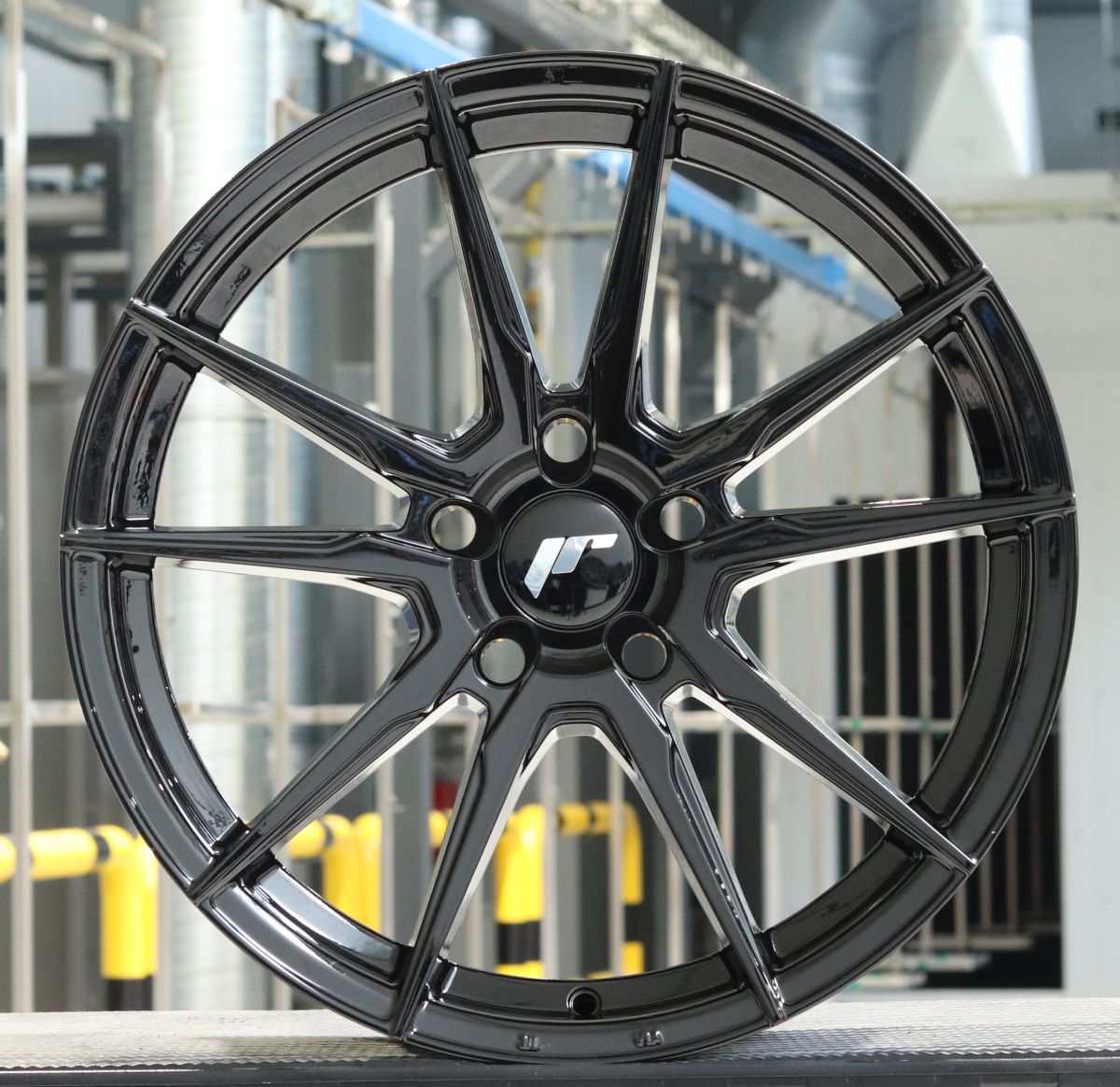 Japan Racing JR Wheels Showroom 18x8.5 ET  Black