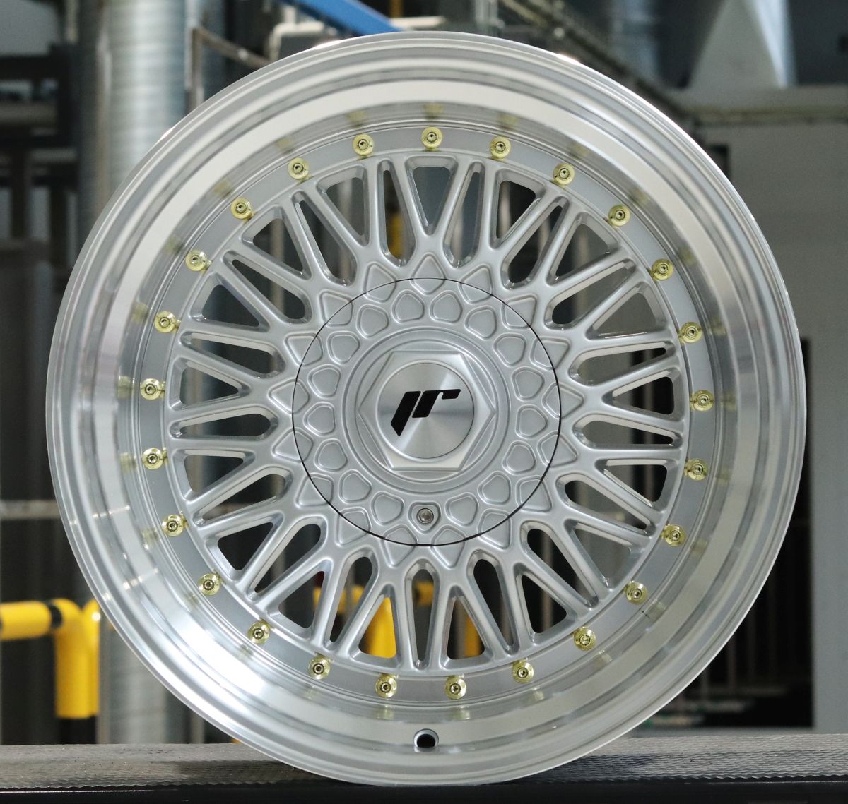 Japan Racing JR Wheels Showroom 17x10 ET  Silver
