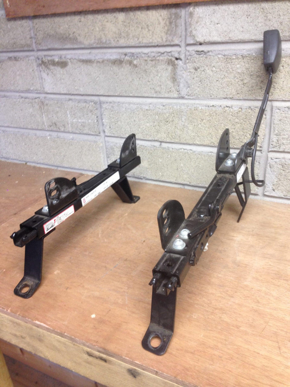 TOYOTA VITZ BRIDE SIDE MOUNT RAIL RIGHT SIDE