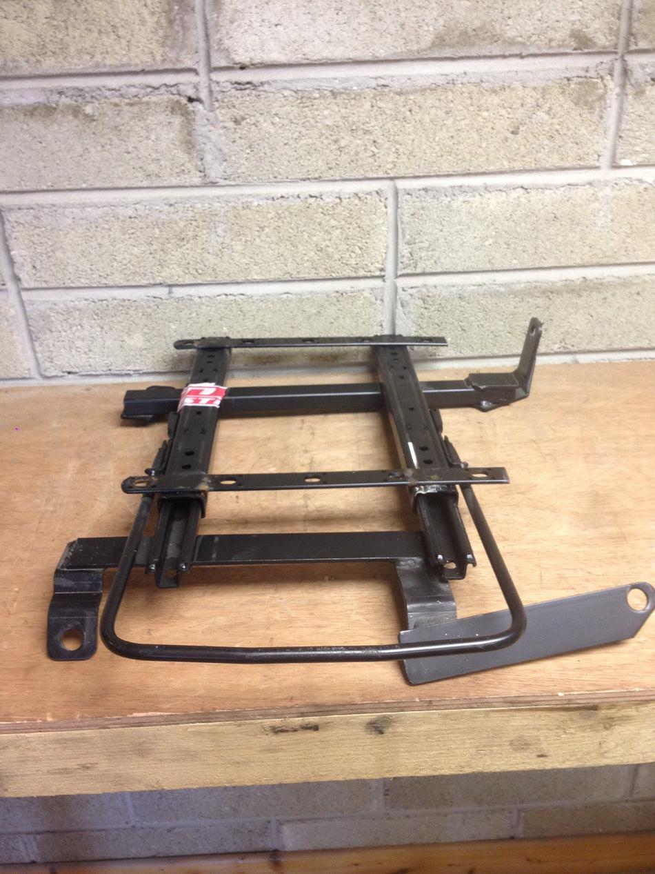 NISSAN SKYLINE R32, R33, R34(4WD) BRIDE BOTTOM MOUNT RHS - HYPER LOW