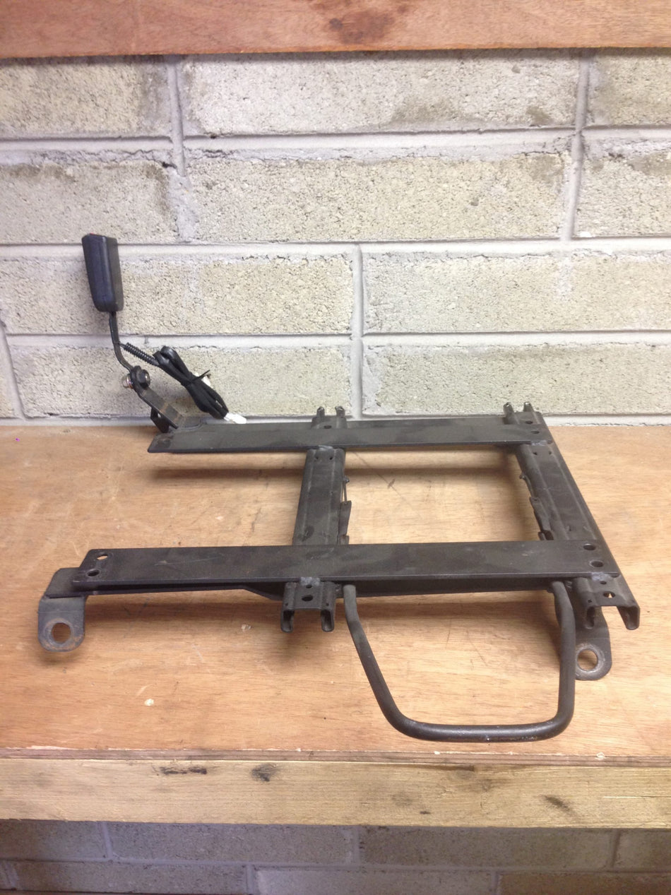 NISSAN SILVIA S14 BOTTOM MOUNT RAIL LEFT SIDE