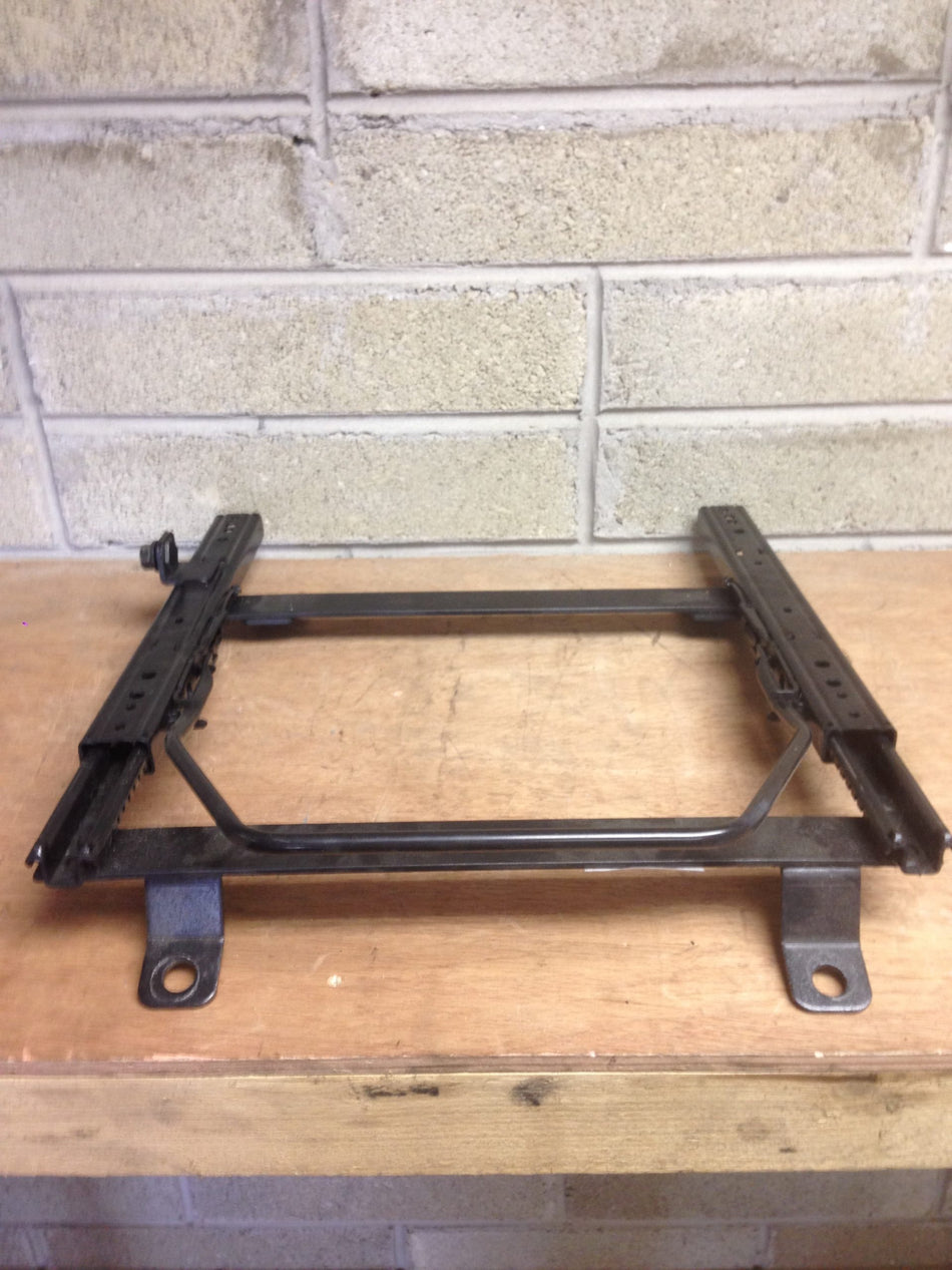 MAZDA MX5 NA NB CE BRIDE BOTTOM MOUNT RAIL LEFT SIDE