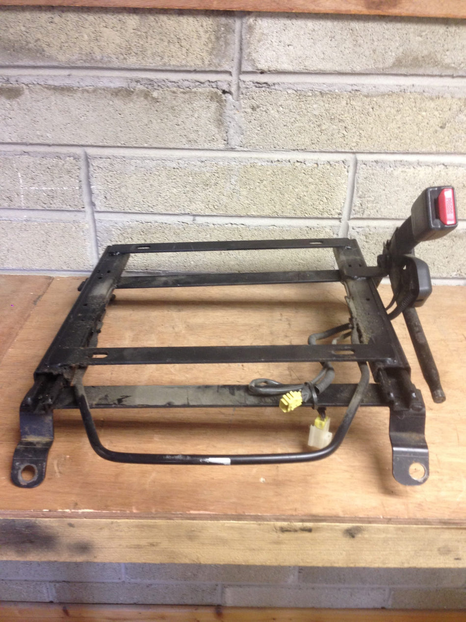 SUBARU IMPREZA/LEGACY GC BRIDE BOTTOM MOUNT RAIL RIGHT SIDE