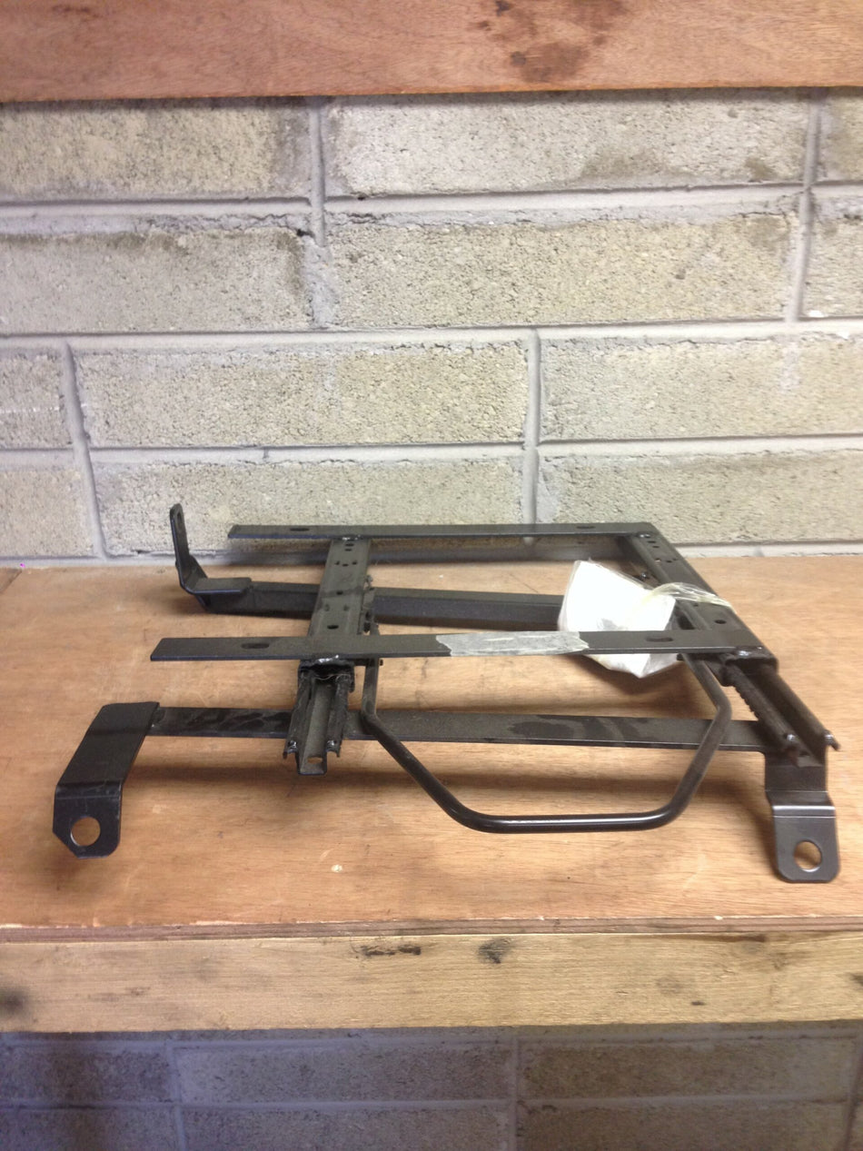 NISSAN SKYLINE R32/33/34 BOTTOM MOUNT RAIL LEFT SIDE