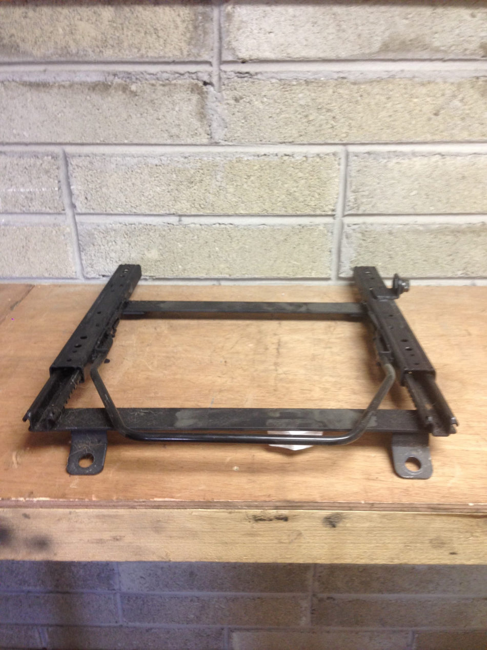 MAZDA MX5 NA NB CE BRIDE BOTTOM MOUNT RAIL RIGHT SIDE