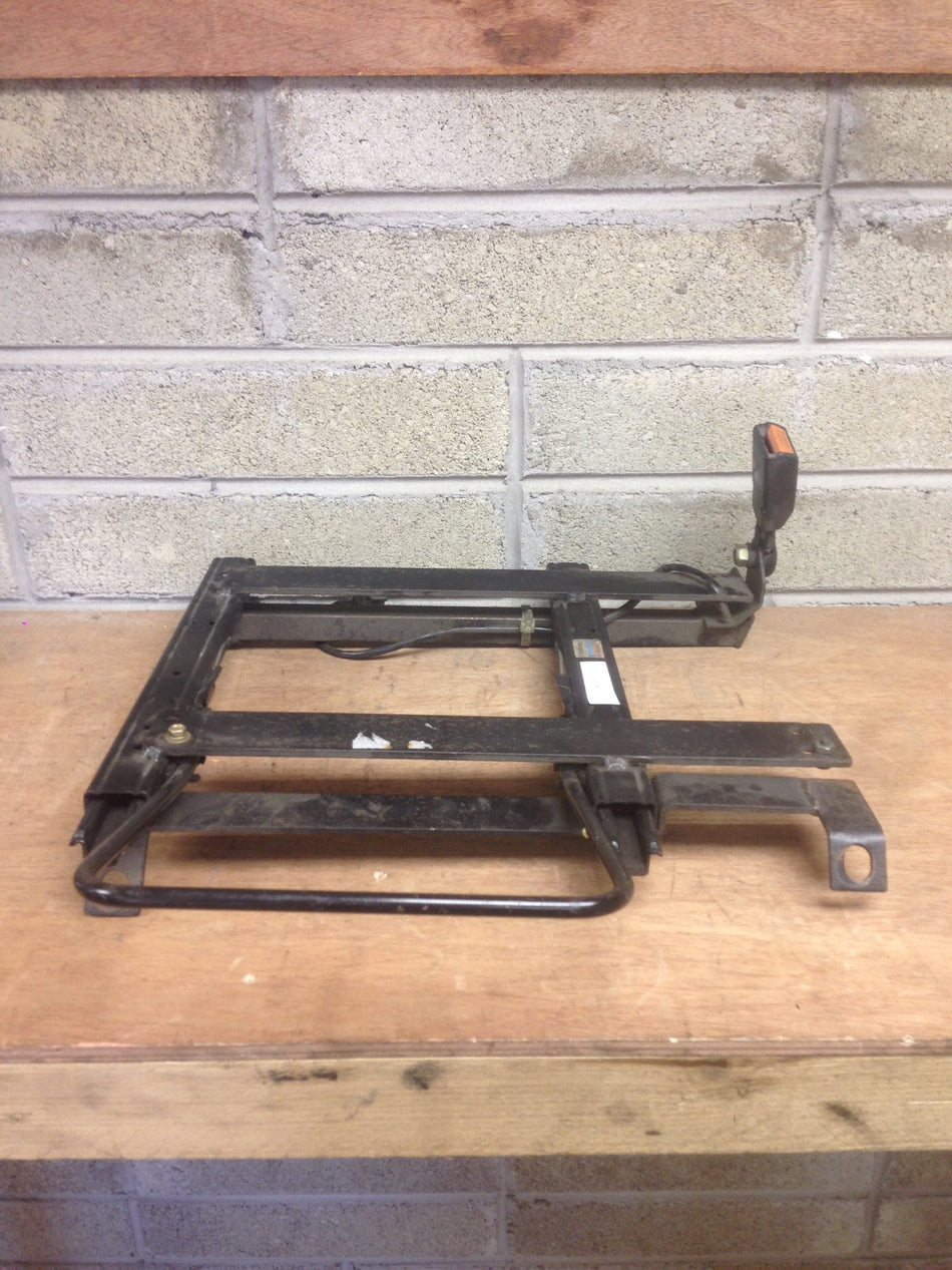 NISSAN SILVIA S14 BOTTOM MOUNT RAIL RIGHT SIDE