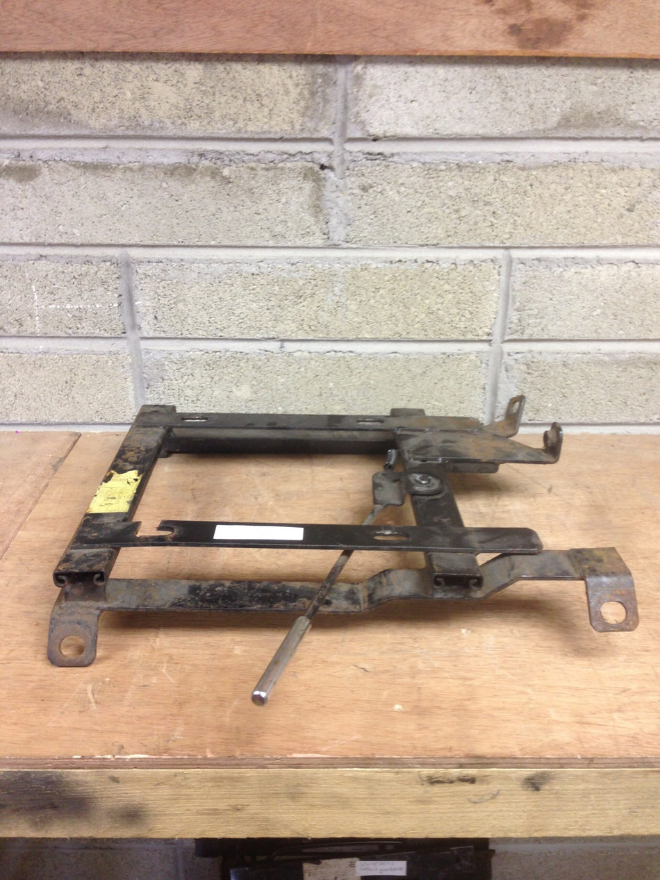 NISSAN SKYLINE R32/33/R34 BOTTOM MOUNT RAIL RIGHT SIDE