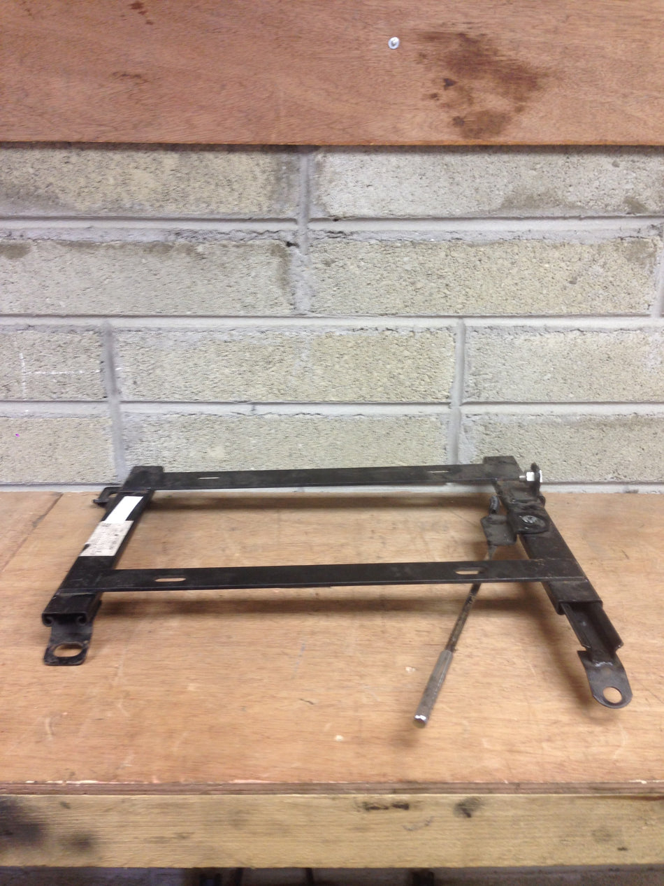 TOYOTA LEVIN/COROLLA BOTTOM MOUNT RAIL RIGHT SIDE