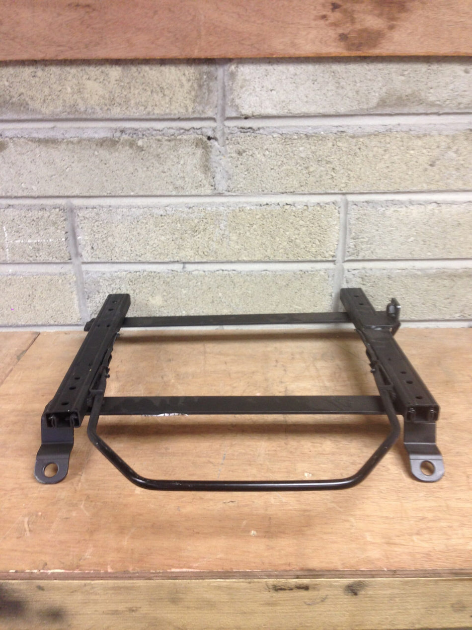 TOYOTA STARLET EP91 BOTTOM MOUNT RAIL RIGHT SIDE