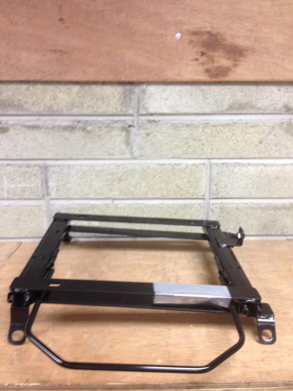 NISSAN SILVIA/180SX BOTTOM MOUNT RAIL RIGHT SIDE ERGO/BRIX 1