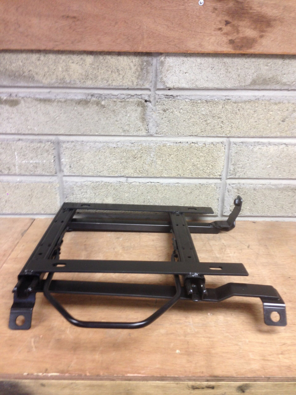 NISSAN SKYLINE R32/33/34 BOTTOM MOUNT RAIL RIGHT SIDE