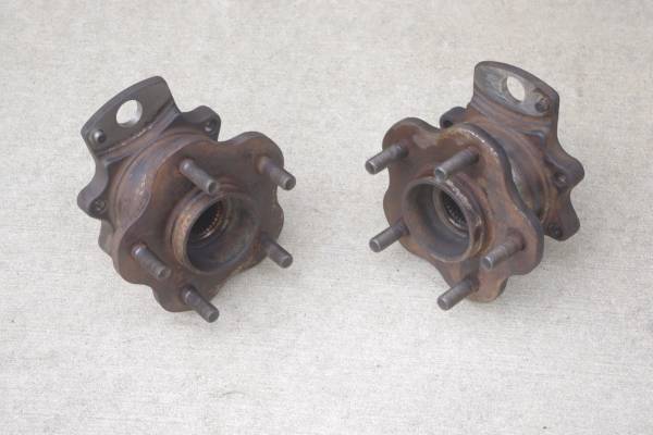 NISSAN SKYLINE R32 GTR REAR HUBS