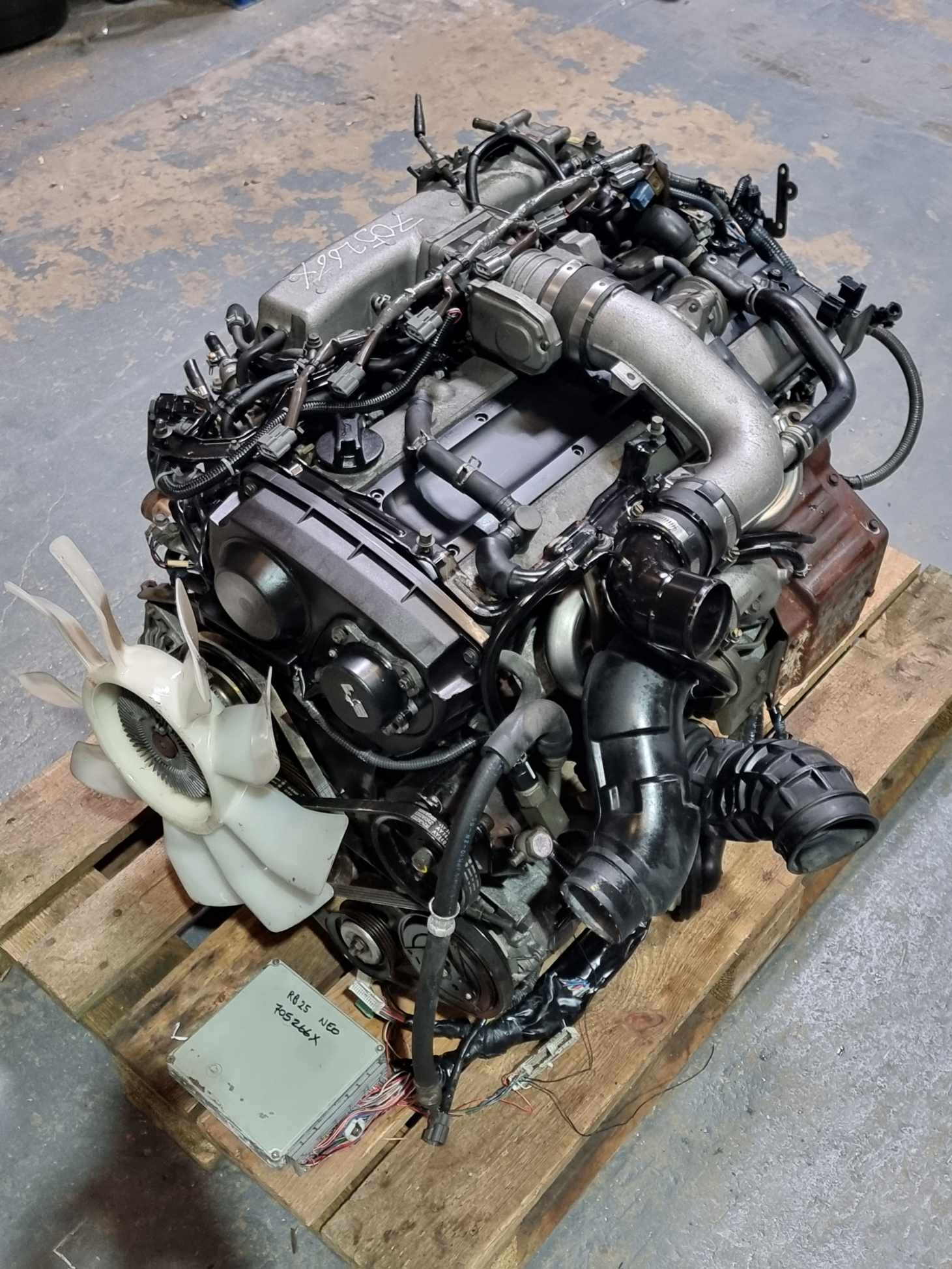 RB25DETエンジン低走行NEO6.R34.ER34.ローレル.ジャンク程度◯ RB25DETエンジン低走行NEO6.R34.ER34.ローレル.ジャンク程度◯ - メルカリ