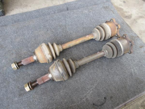 R32 SKYLINE GTR REAR DRIVESHAFT AXLE PAIR
