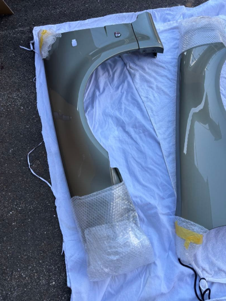 NISSAN SKYLINE R34 GTR BNR34 GENUINE OEM FRONT FENDERS WINGS PAIR