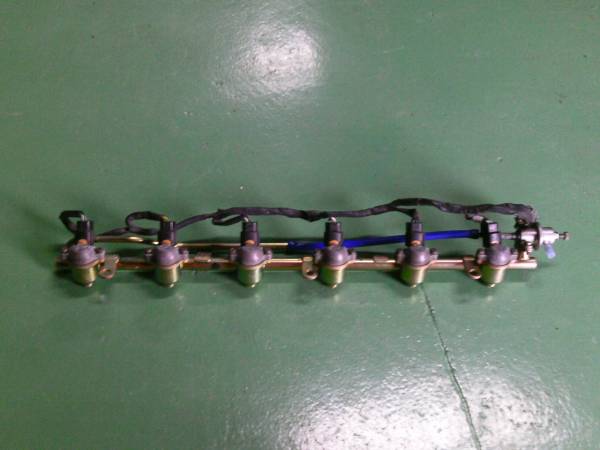 NISMO 555CC RB25DET INJECTORS & REGULATOR