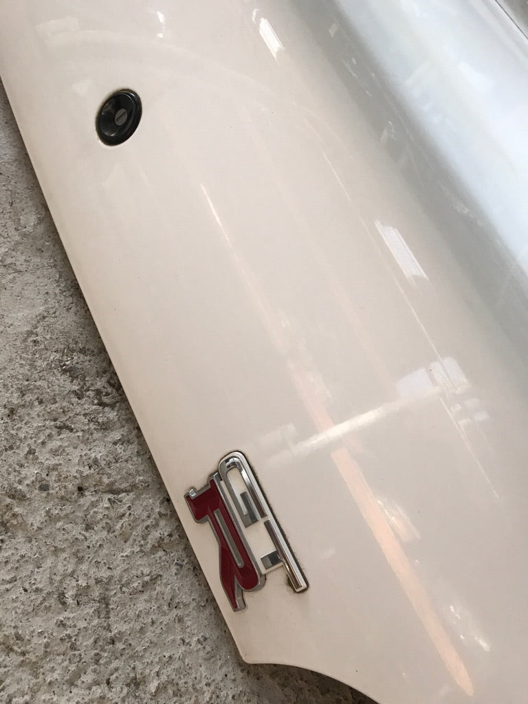 NISSAN SKYLINE R32 GTR - OEM BOOTLID AND SPOILER