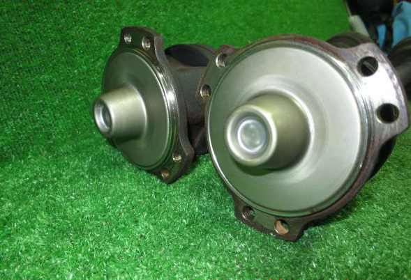 NISSAN SKYLINE R34 GTT REAR DRIVESHAFT AXLE PAIR