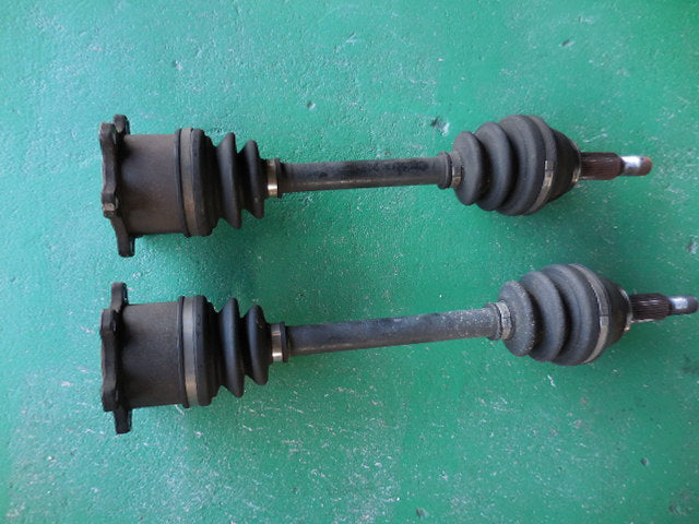 NISSAN SKYLINE R34 GTR REAR DRIVESHAFT AXLE PAIR