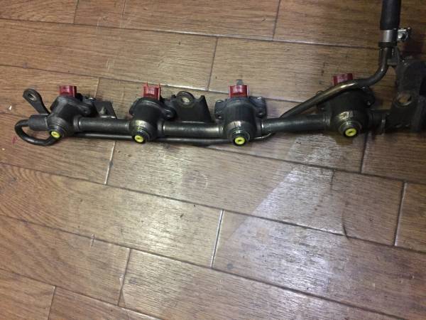 SARD 850CC SR20DET INJECTORS & FUEL RAIL