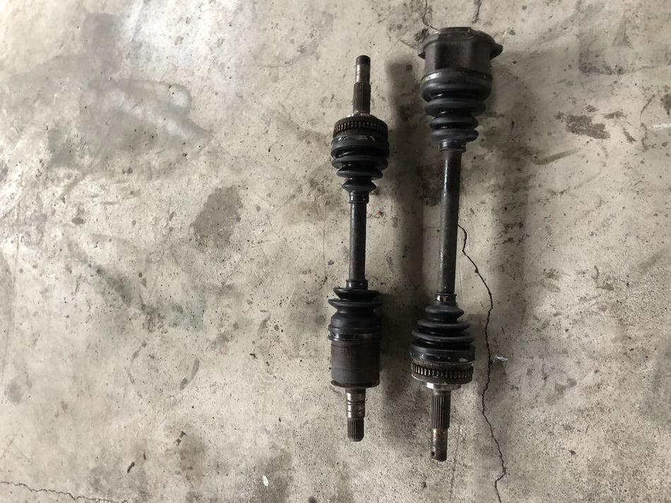 NISSAN SKYLINE R33 GTR FRONT DRIVE SHAFTS AXLES PAIR